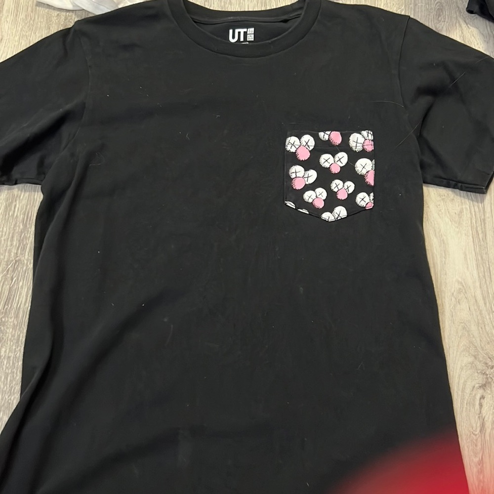 UNIQLO X KAWS shirt in XS